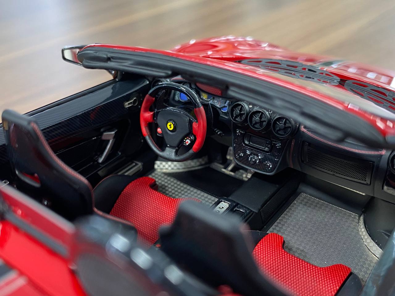 1:18 Resin – Davis & Giovanni Ferrari 16M Scuderia Spider Novitec Rosso Corsa / Black Stripe Limited 10