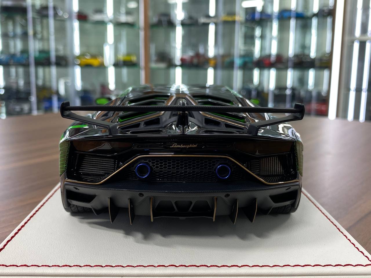 1/18 Resin – Davis & Giovanni Lamborghini Aventador SVJ Green Unusual Ltd.Edn.50 pcs