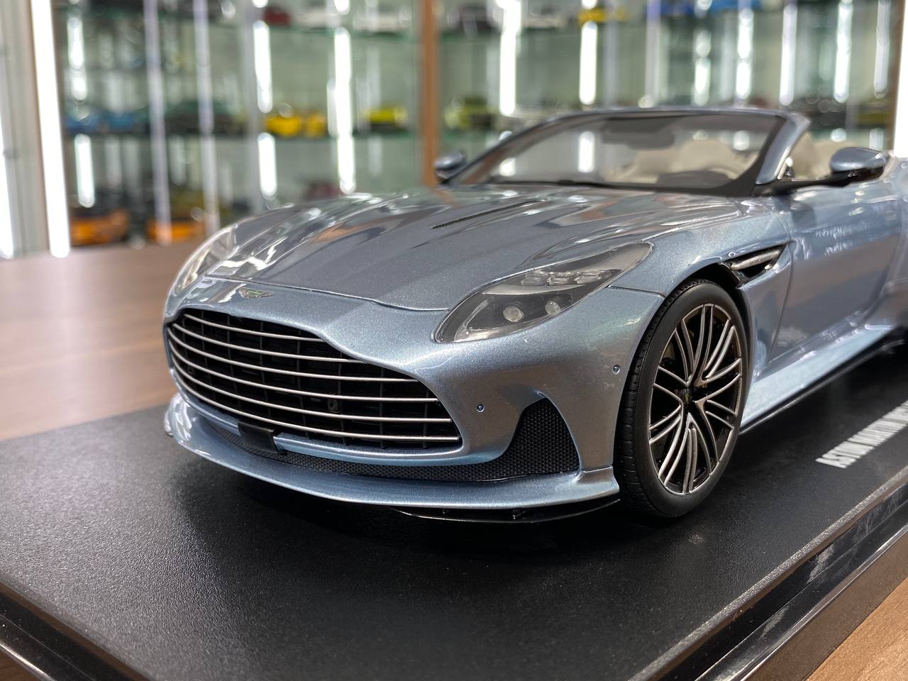 1/18 Resin Model GT Spirit Aston Martin DB12 - Blue / Volante Limited Edition
