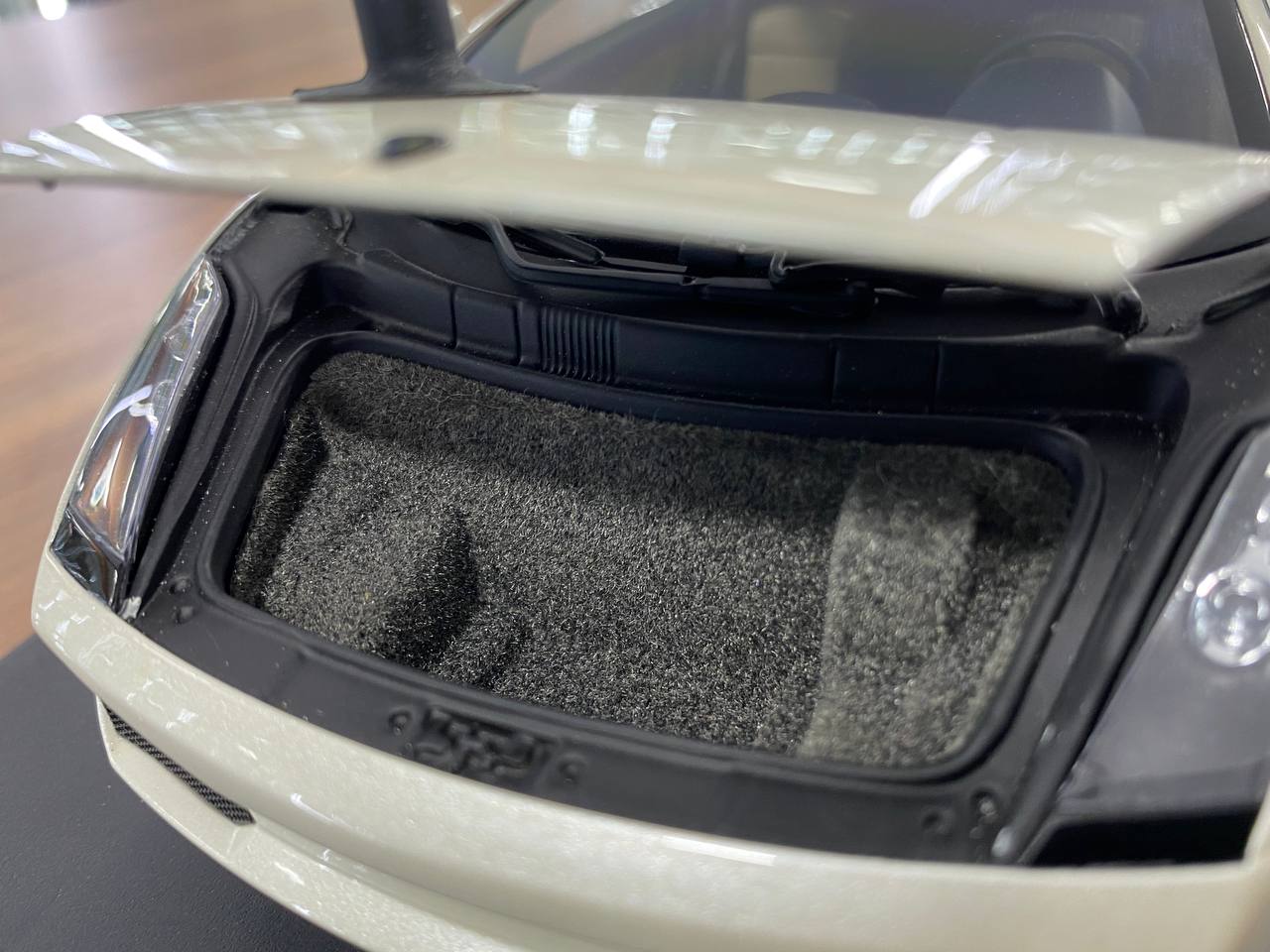 1/18 Diecast Metal Model – Lamborghini Gallardo | AUTOart | Full Opening | Balloon White