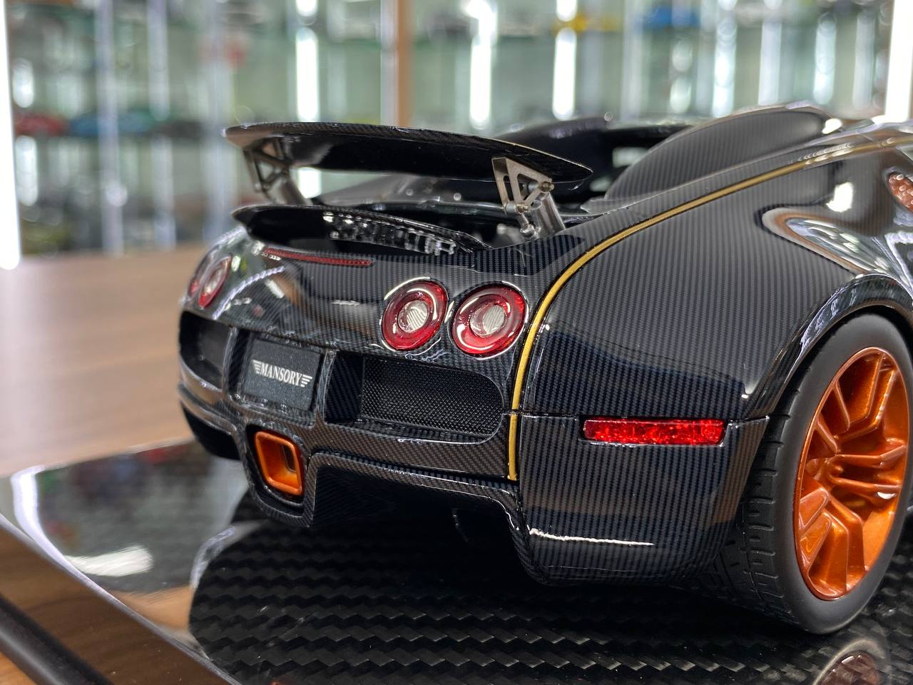 1/18 Resin Model – Bugatti Veyron | Ultra Unique | Black Carbon Fiber | Limited 30 pcs