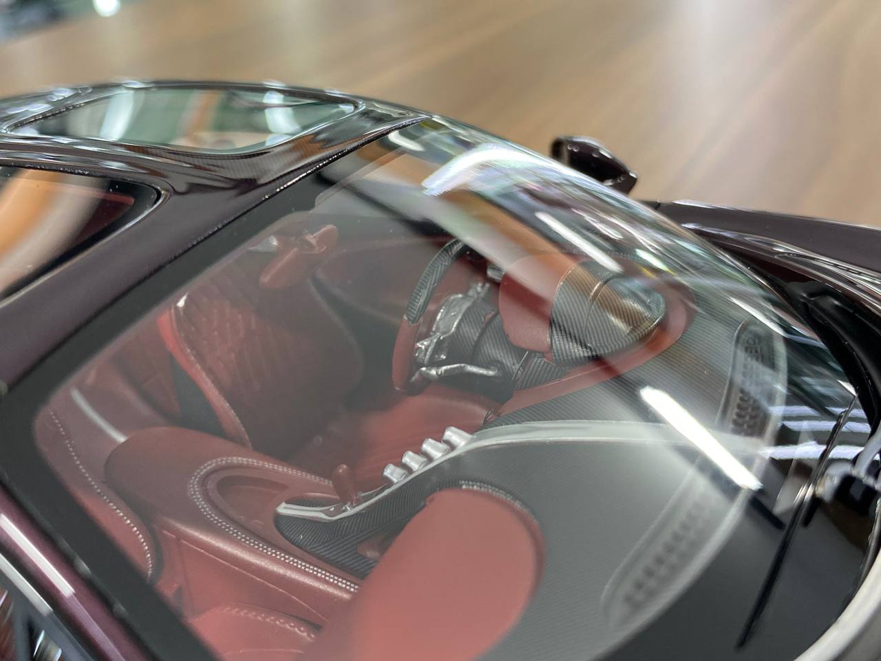 ★ 1:18 MR Collection Bugatti Chiron Sky View – Red Carbon / Black – Limited Edition