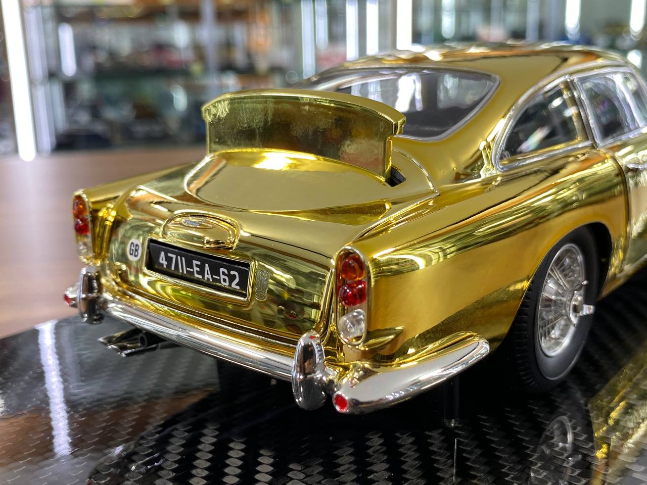 Rare 1/18 resin Aston Martin DB5 Goldfinger 007 Gold Chrome YY Model Xiaoguang