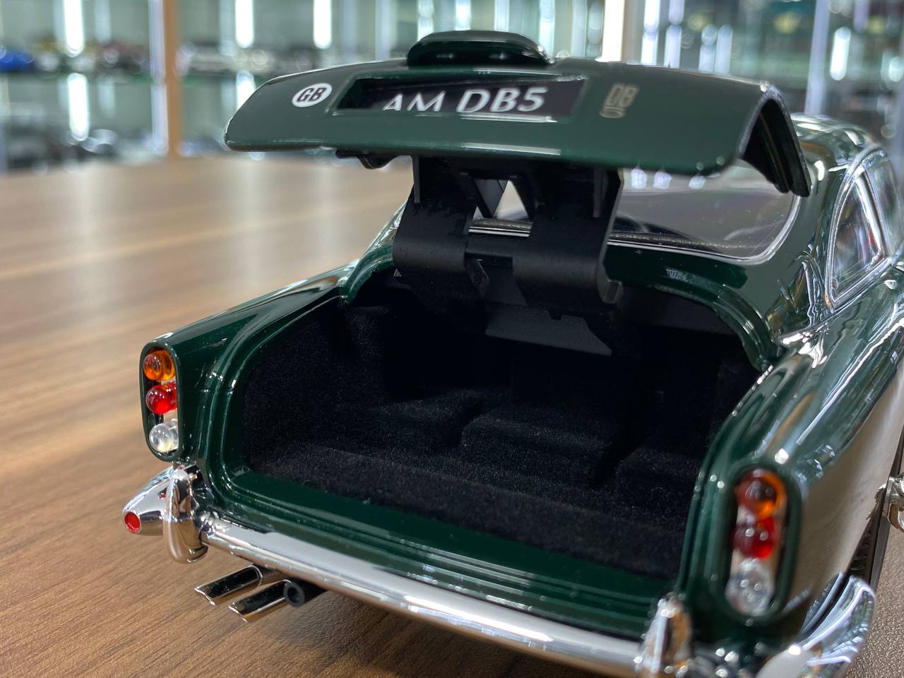 Aston Martin DB5 Green Diecast 1/18 full opening model by Xiaoguang limited edition