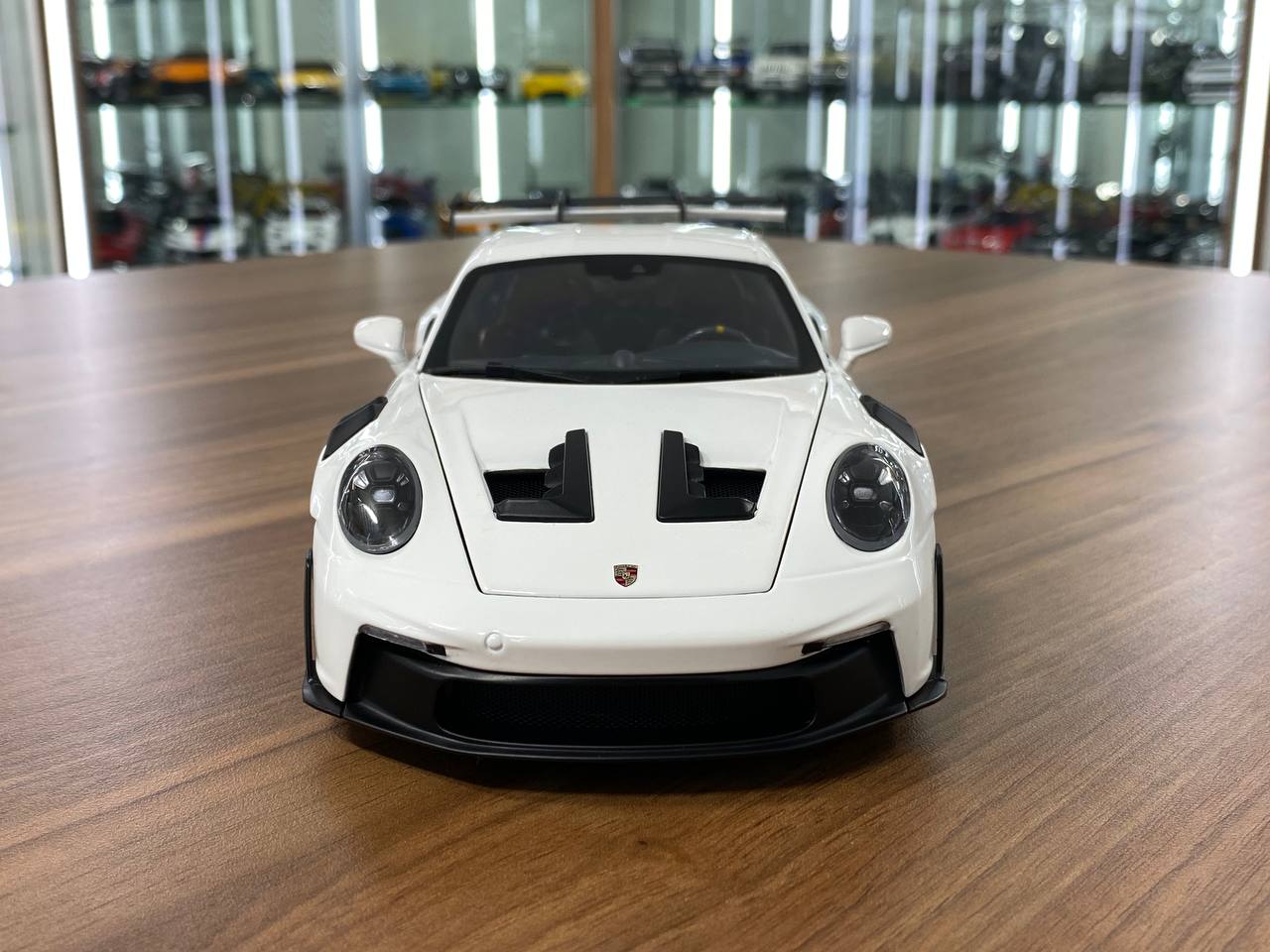 1:18 Diecast Minichamps Porsche 911 (992) GT3 RS 2022 Weissach Paket in White