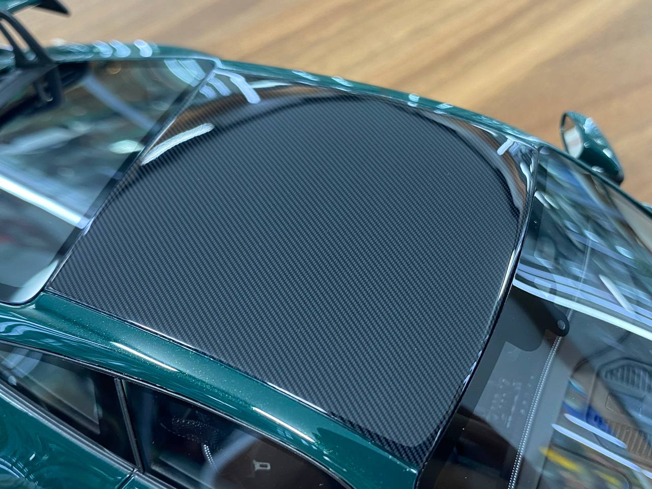 1:18 Resin - Davis & Giovanni Porsche 911 GT3 (992) Porsche Racing Green Metallic - Limited Edition 36pcs