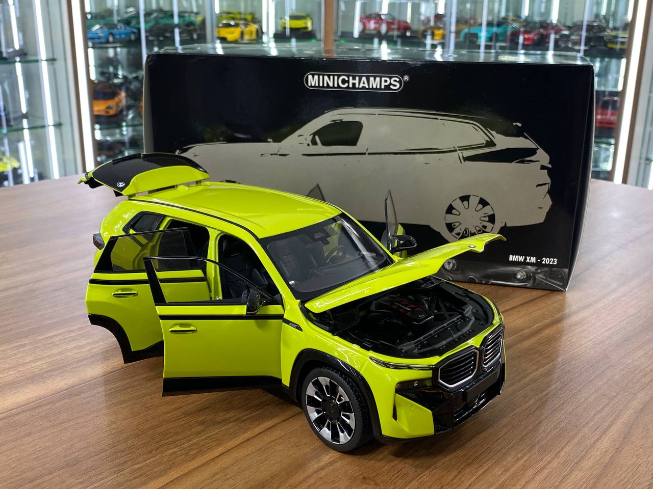 1/18 Metal Diecast Model – Minichamps BMW XM 2023 in Yellow