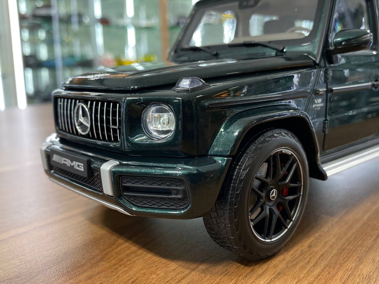 1/18 Diecast Full Opening – MINICHAMPS Mercedes-Benz G 63 (2018) Green Metallic – Limited Edition