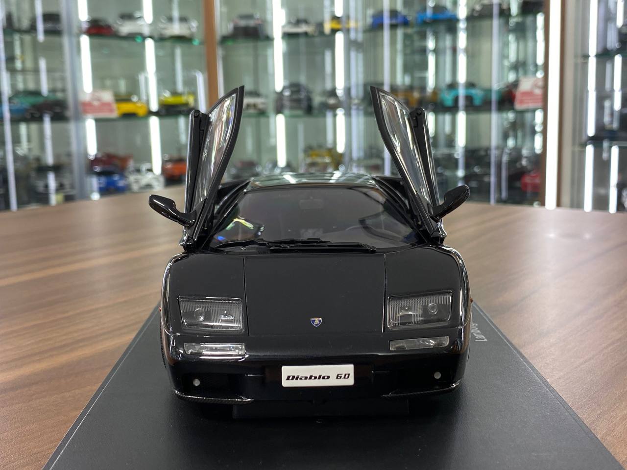 1/18 Diecast Lamborghini Diablo 6.0 – Metallic Black | AUTOart | Full Opening