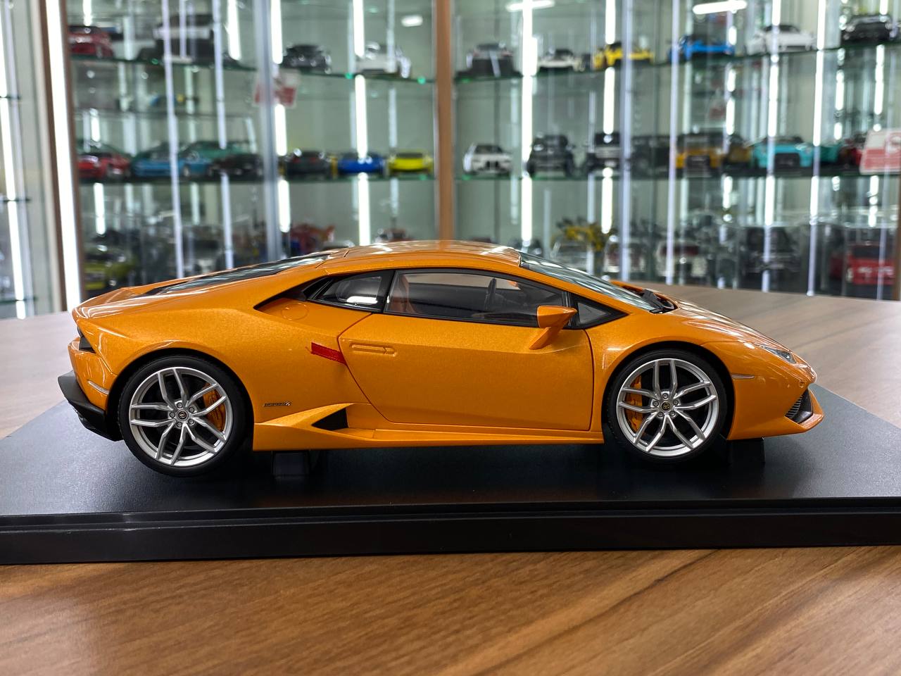 1/18 Diecast Metal Model – Lamborghini Huracán LP610-4 | AUTOart Signature | Full Opening | Orange Pearl