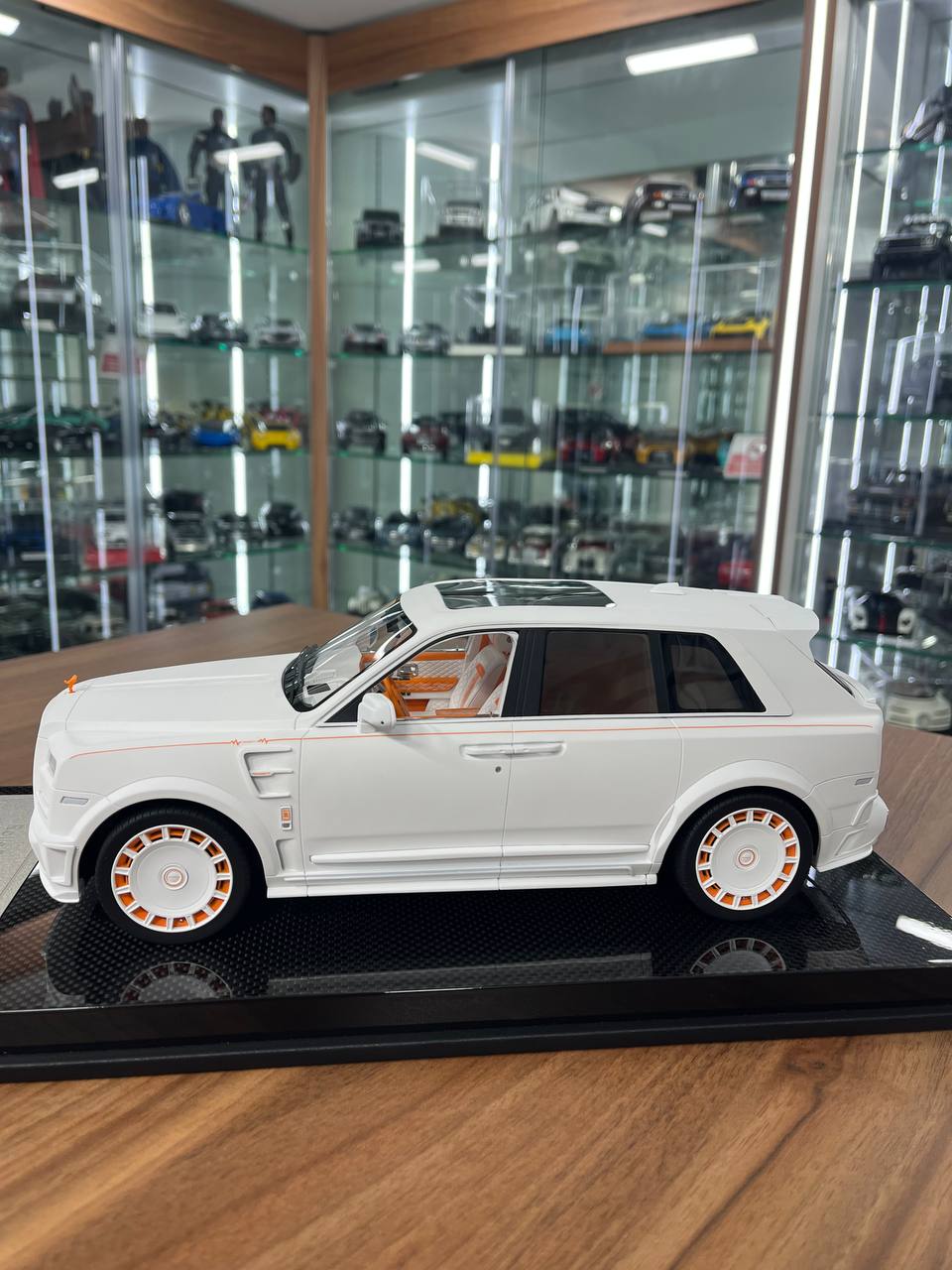 ★ 1/18 Davis & Giovanni Rolls Royce Cullinan Mansory – White / Orange | Limited to 03