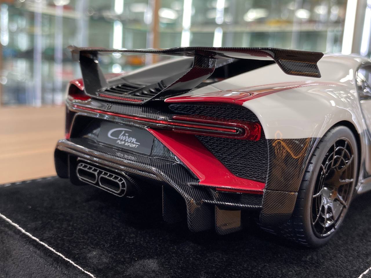 ★ 1:18 H&H Bugatti Chiron Pur Sport – Grand Prix White – Limited Edition of 30