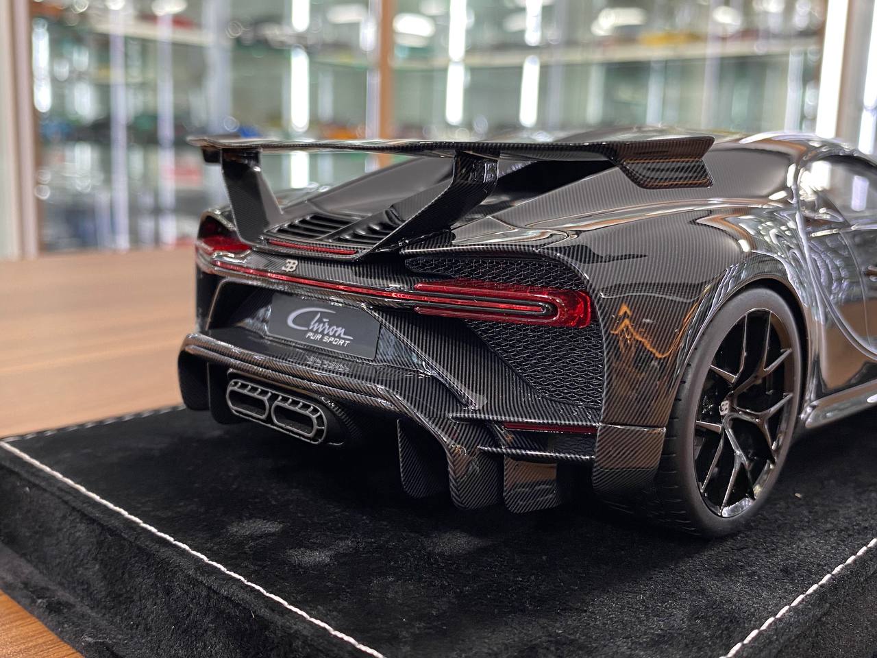 ★ 1:18 H&H Bugatti Chiron Pur Sport – Black Carbon Fiber – Limited Edition of 30