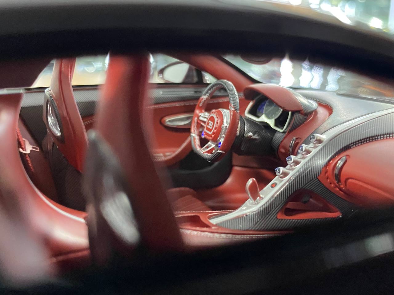★ 1:18 MR Collection Bugatti Chiron Sky View – Red Carbon / Black – Limited Edition