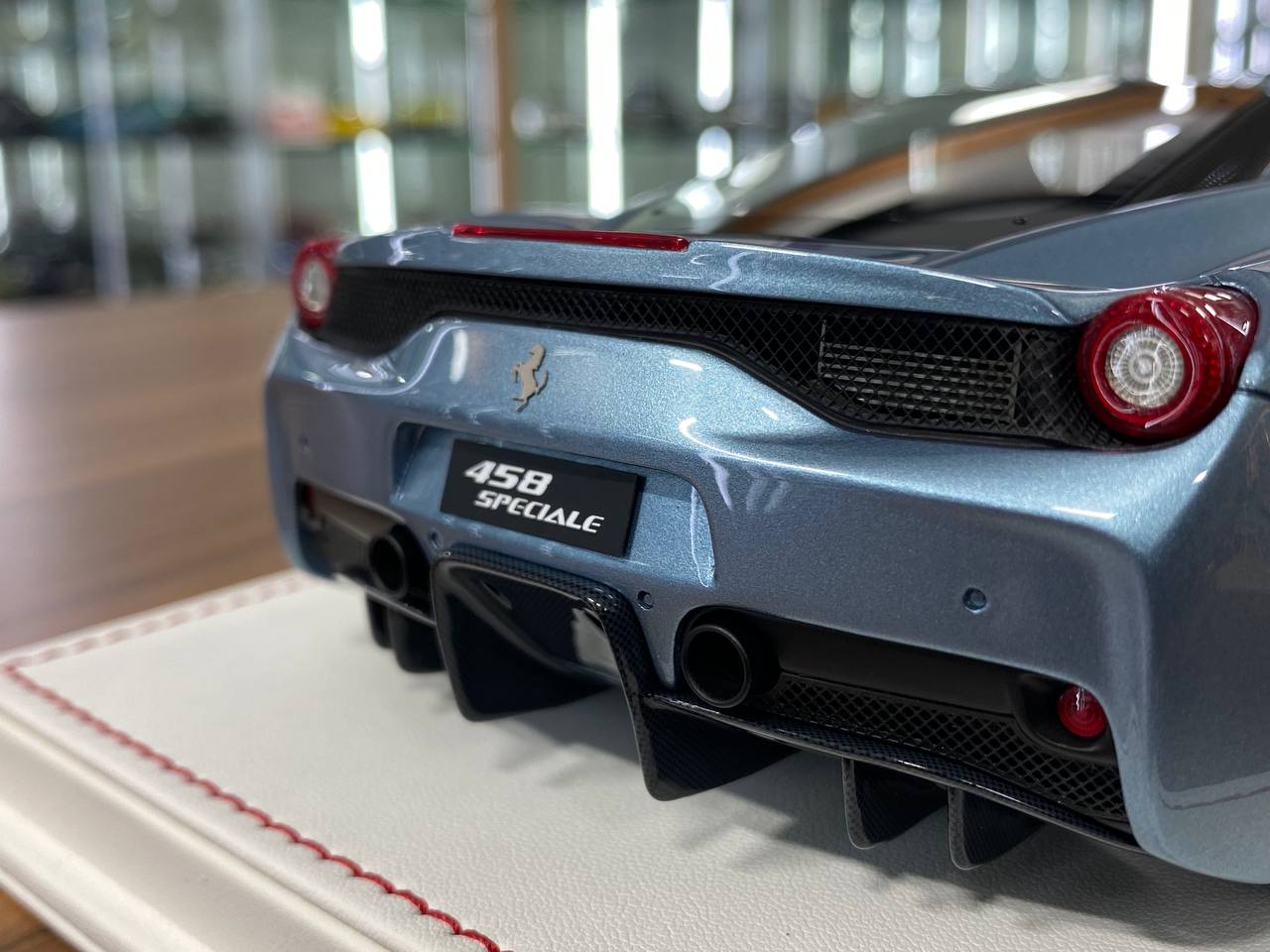1/18 Resin – Ferrari 458 Speciale | Davis & Giovanni | Azzurro California with Silver / Blue Stripe
