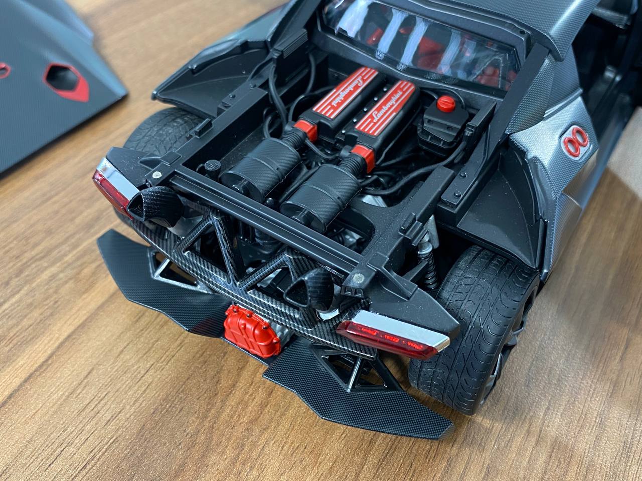 1/18 Diecast Metal Model – Lamborghini Sesto Elemento | AUTOart Signature | Full Opening | Grey Carbon Fiber