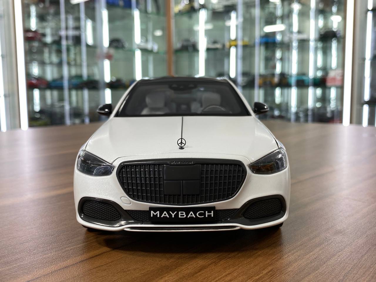 1/18 Diecast Metal Model – Mercedes-Maybach S 680 Night Series | Norev Dealer Edition | Full Opening | Opalite White