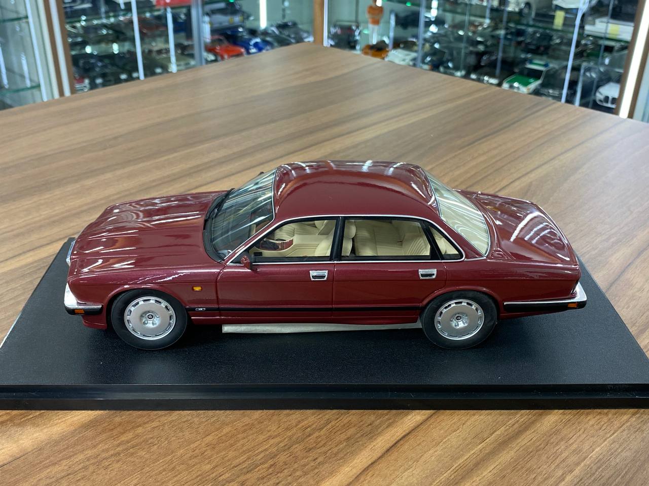 1/18 Diecast CULT JAGUAR XJR XJ40 REGENCY RED METALIC Miniature Car