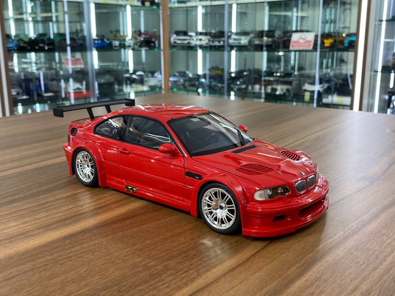 BMW M3 GTR ストリート 2001 レッド 1/18 ミニチャンプス 1/18 Diecast BMW M3 GTR 2001 Red Model Car by Minichamps