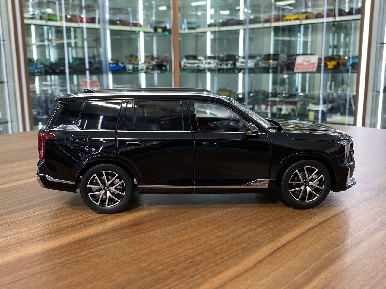 GAC Motor GAC Trumpchi GS8 Second Generation 2022 - 1/18 Diecast Black
