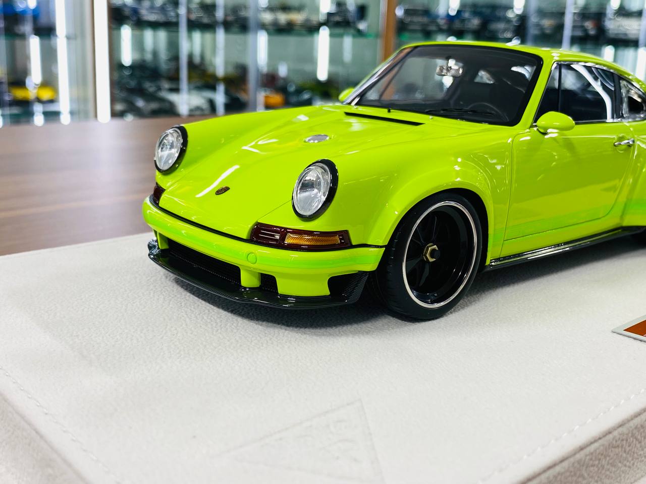 1/18 Resin Porsche 911 Singer DLS Green Limited 30 Pcs by Make Up