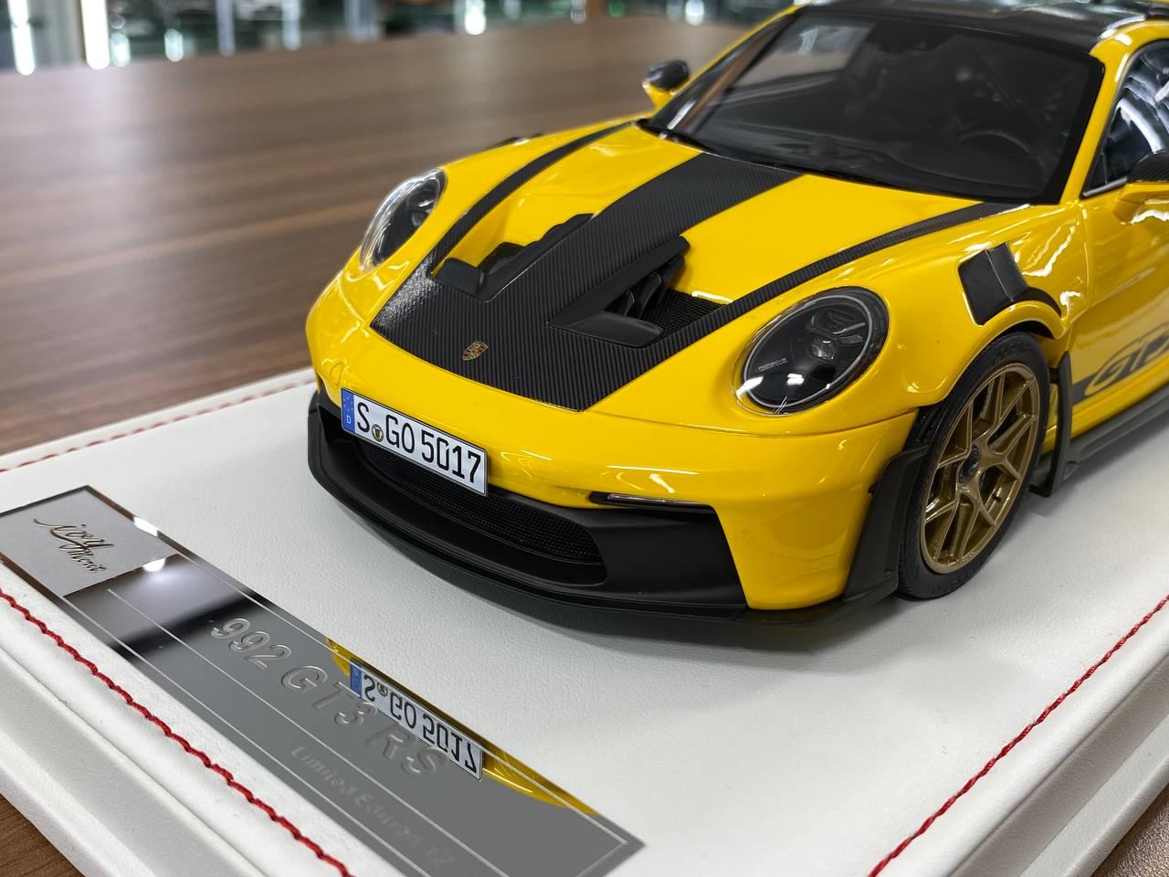 Ivy Model 1/18 Porsche 911 992 GT3 RS Weissach – Racing Yellow with Gold Wheels, Limited to 25 Pcs.