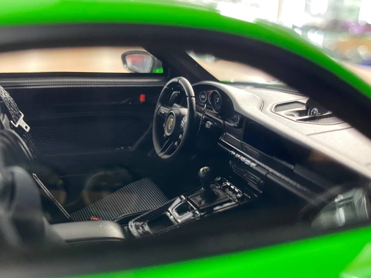 Ivy Model 1/18 Porsche 911 992 GT3 RS Weissach – Python Green with Black Wheels, Limited to 25 pcs.