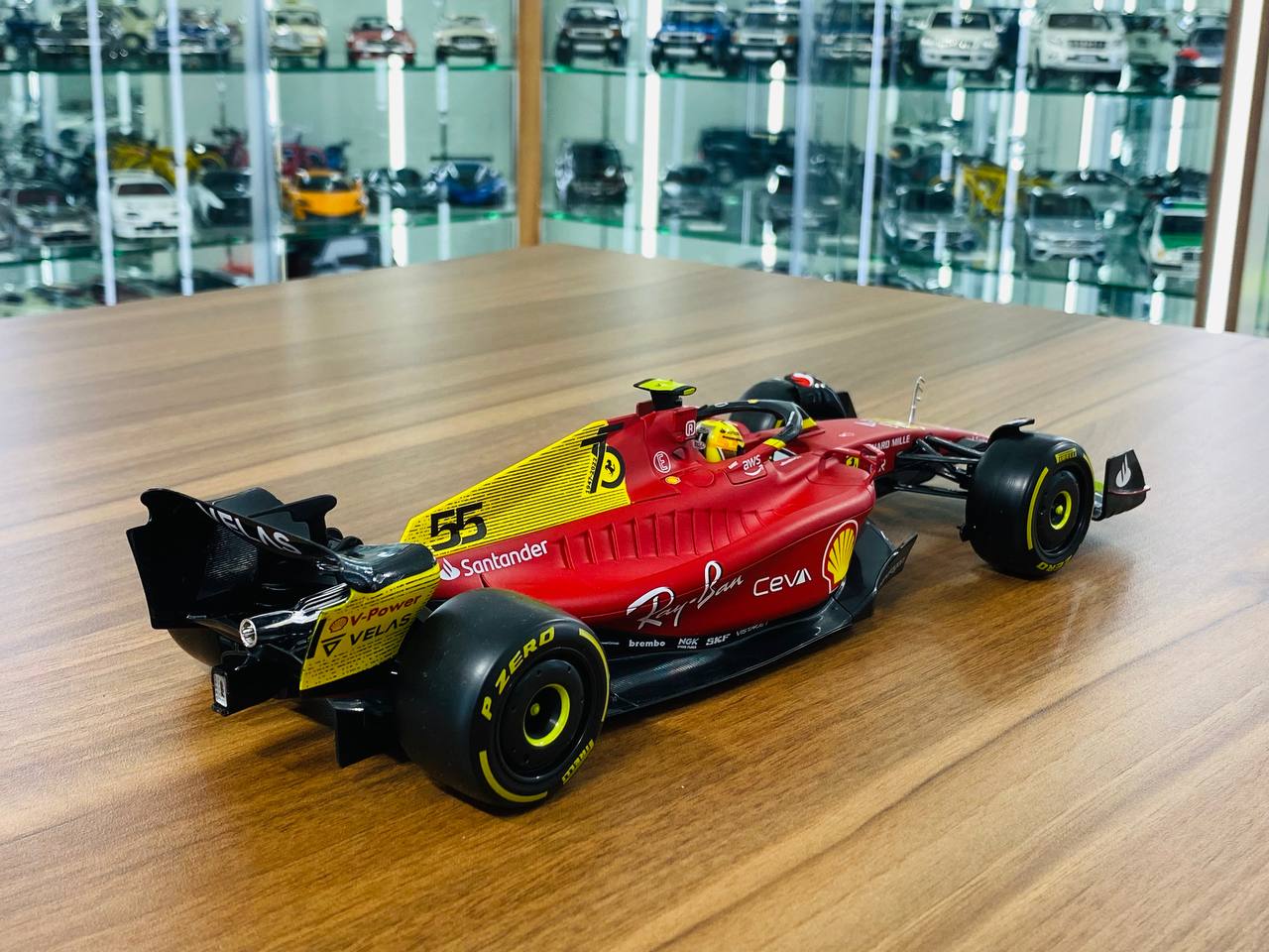 1/18 Metal Diecast Bburago Ferrari F1-75 C.Sainz #55 (2022) Matt Red/Yellow