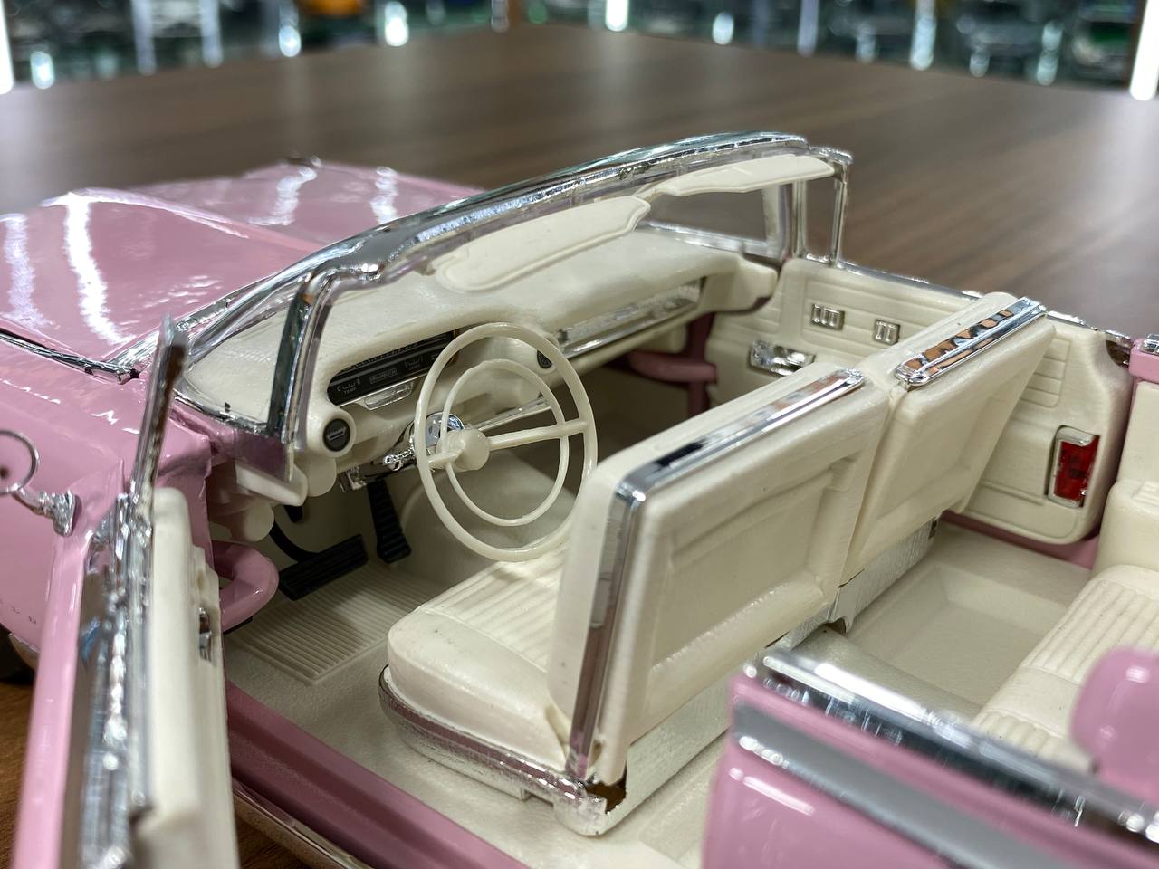 1/18 Diecast Maisto Premiere Edition Cadillac Eldorado Biarritz 1959 Pink