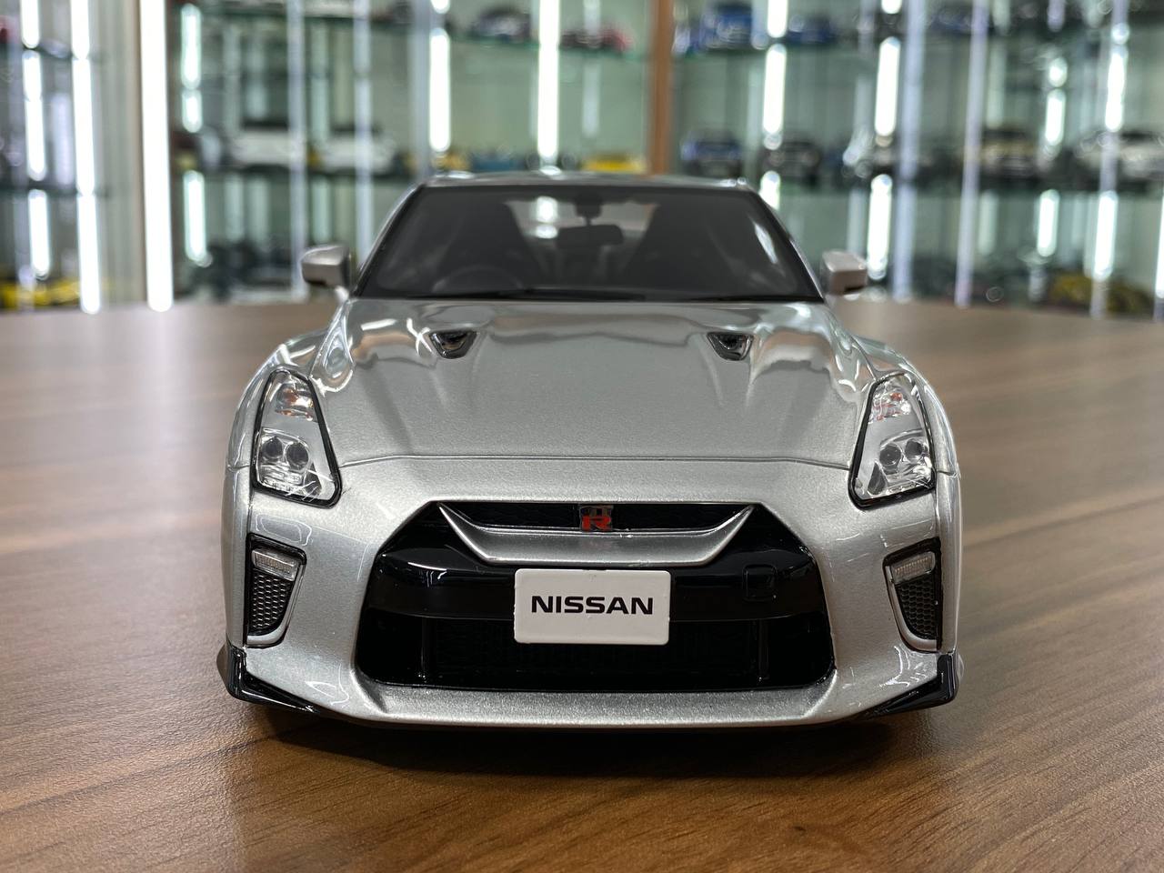 1:18 Resin Model - Kyosho Samurai Nissan GT-R R35 Premium Edition (Silver)