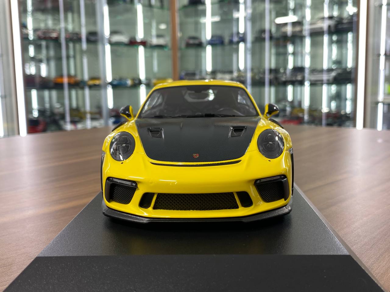 1:18 Diecast - Porsche 911 GT3 RS 2019 by Minichamps (Yellow with Black Wheels)