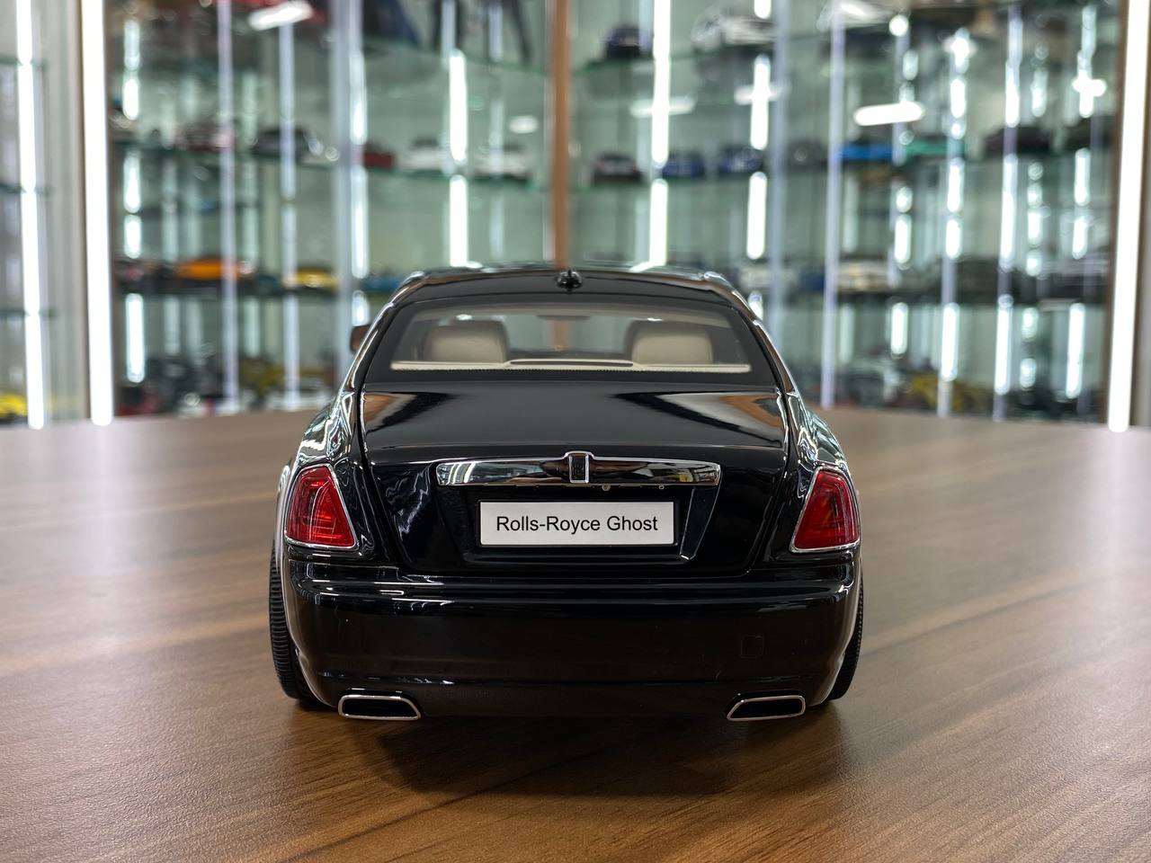 1:18 Diecast – Kyosho Rolls Royce Ghost (Full Opening) in Black/Silver