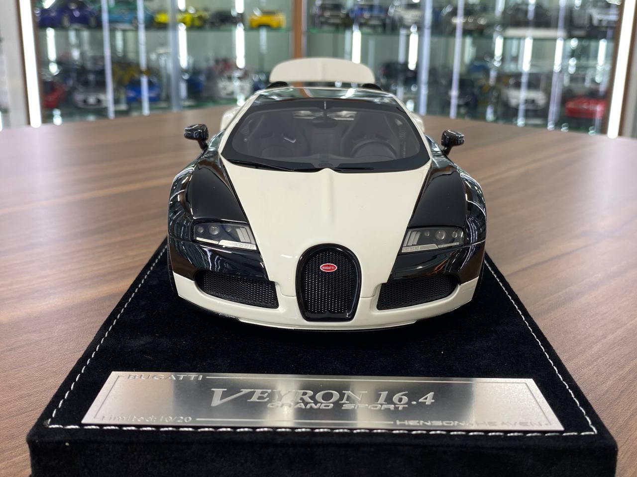 1:18 Resin H&H Bugatti Veyron Grand Sport 16.4 Black/White (Limited 20 pcs)