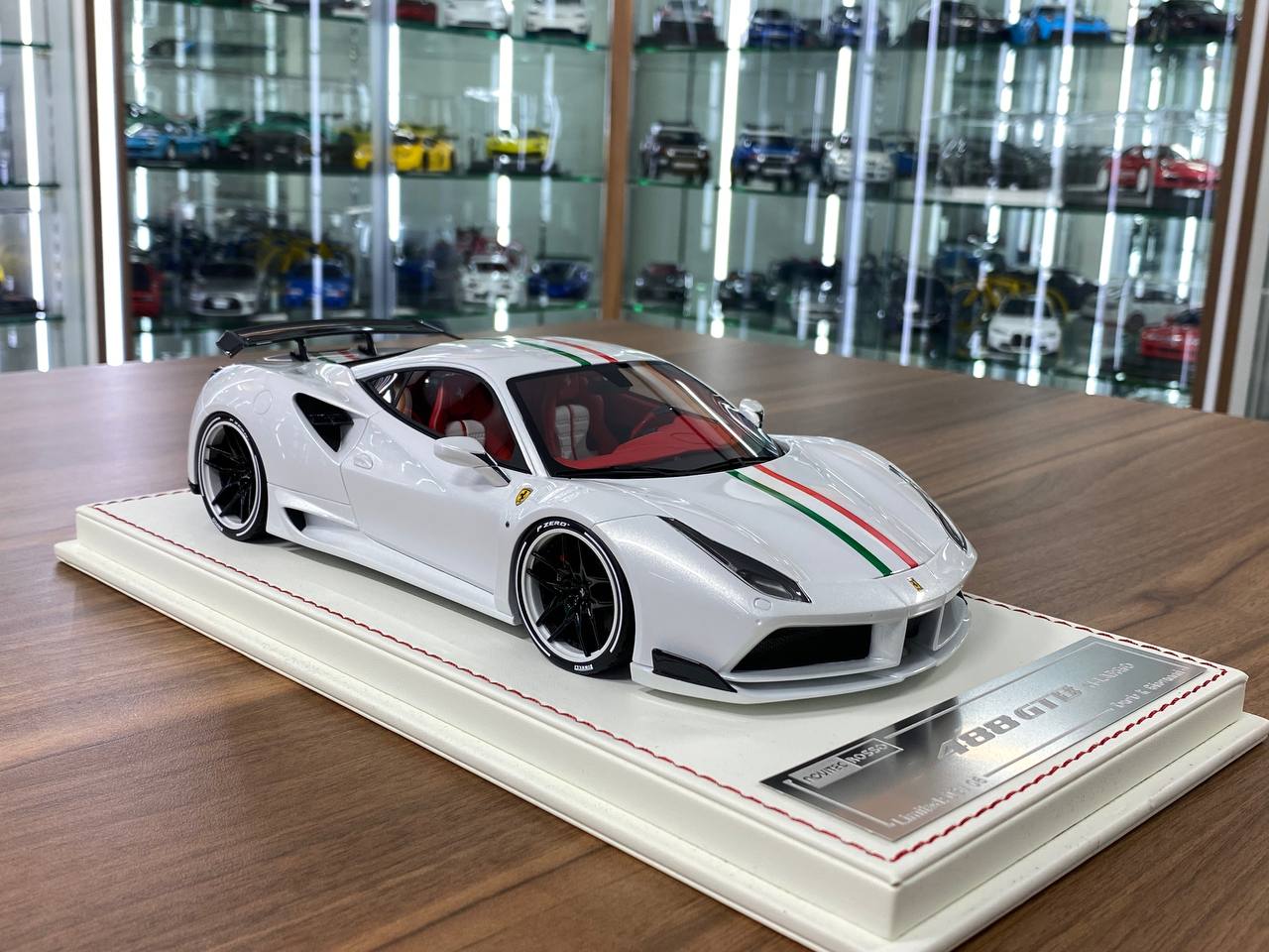 1:18 Resin Model – Davis & Giovanni Ferrari 488 GTB N-Largo – Pearl White Italia Stripe – Limited 6 pcs