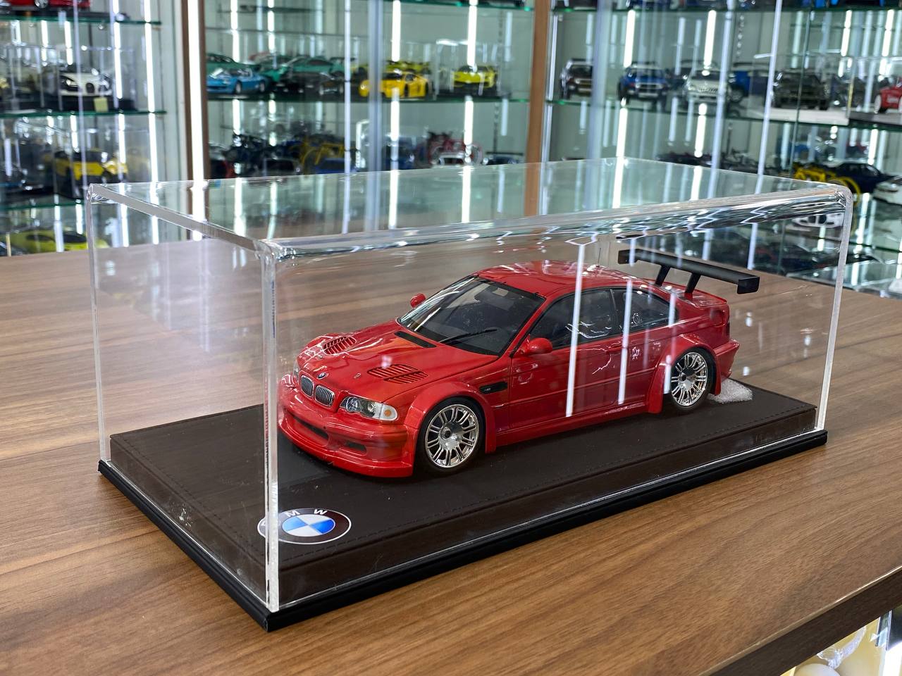 1:18 Acrylic Display Case – Black Leather Base with BMW Logo Print