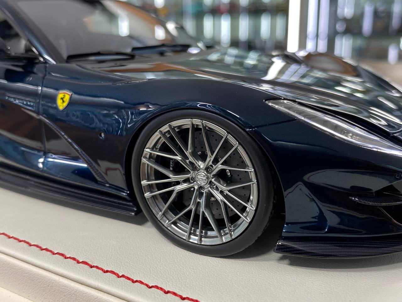 1/18 Resin – Davis & Giovanni Ferrari 812 Superfast Chameleon Limited 01 of 01 pcs