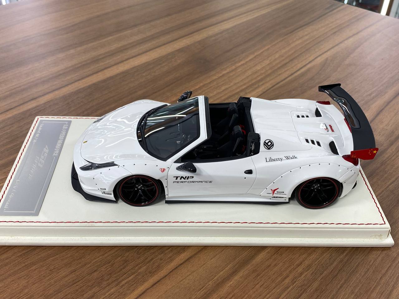 1/18 Resin – Davis & Giovanni Ferrari 488 Spider LB Performance White - TNP Decal Limited Edition 10 pcs