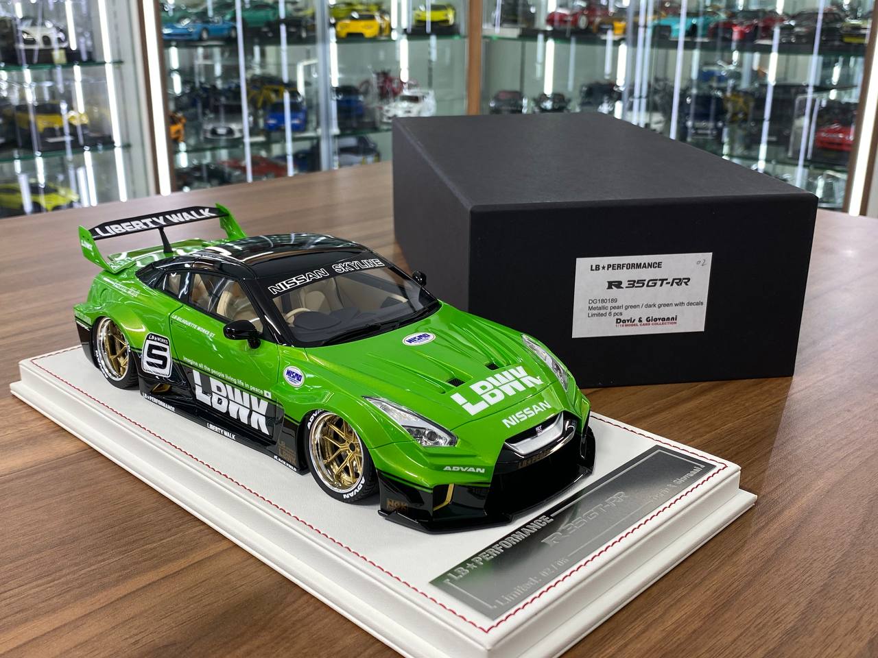 1/18 Resin – Davis & Giovanni Nissan R35 GT-RR LBWK Metallic pearl green / dark green with decals Limited- 6 pcs
