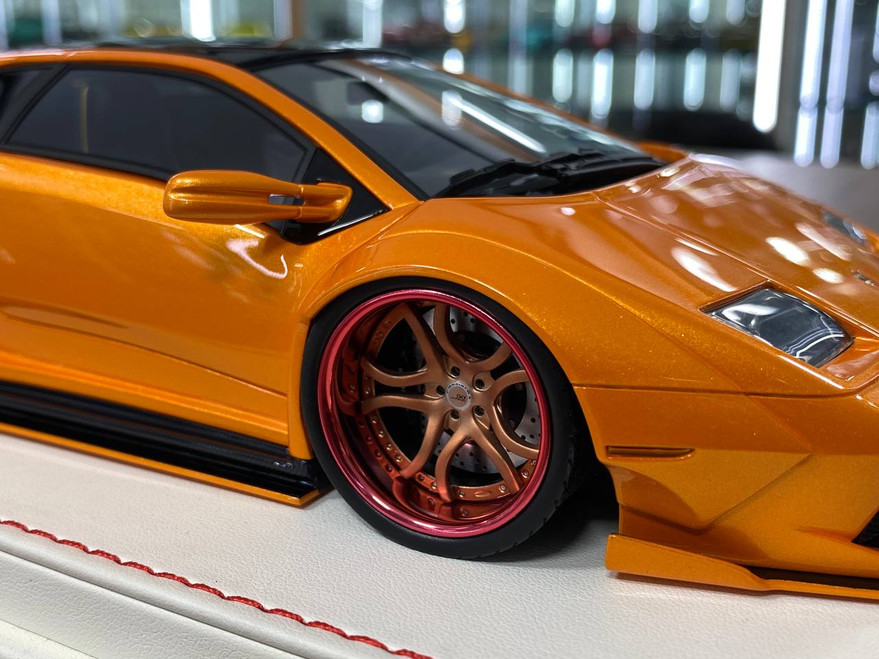 1/18 Resin – Davis & Giovanni Lamborghini DIABLO 6.0 Arancio Atlas Limited- 30 pcs