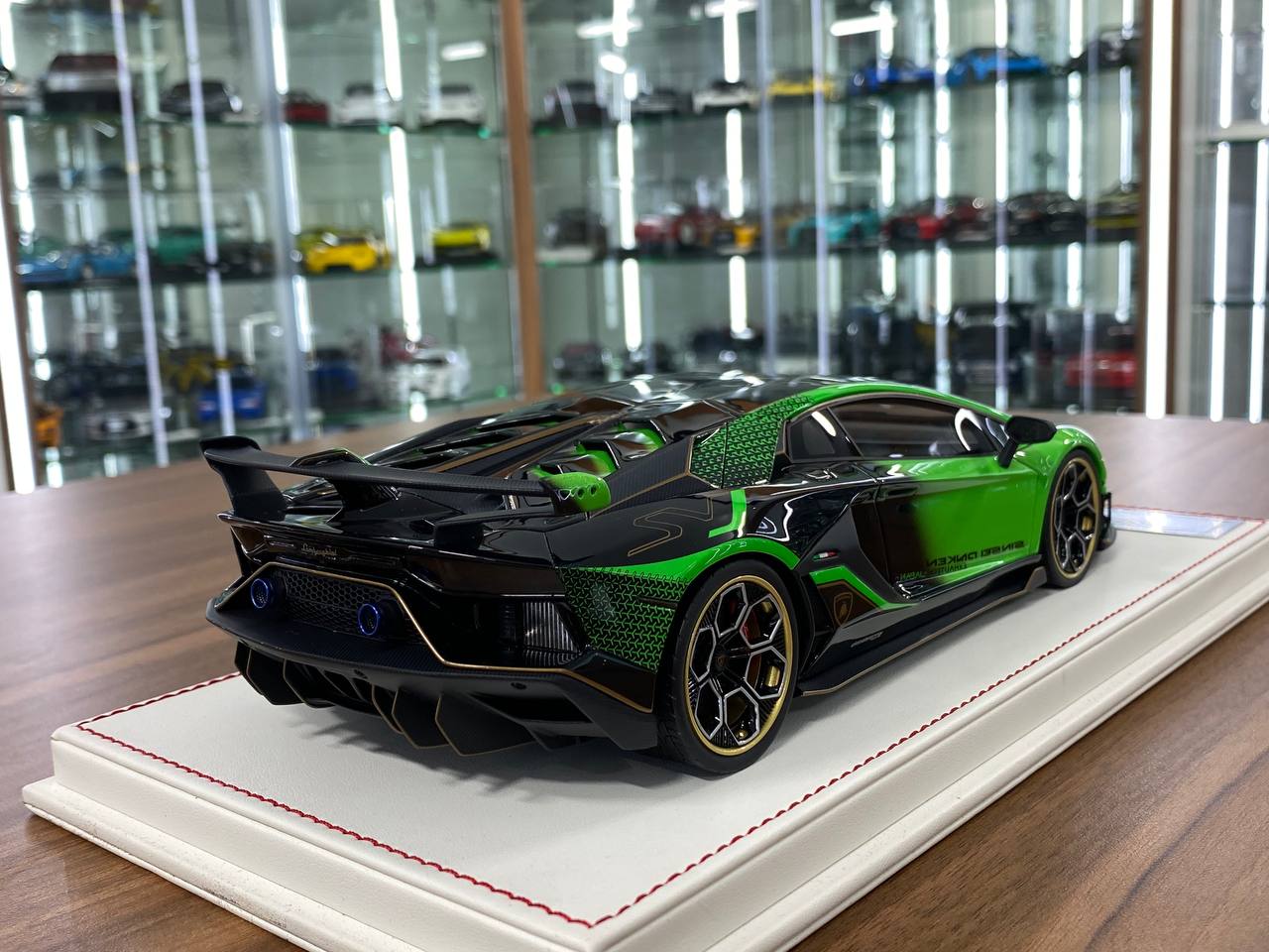 1/18 Resin – Davis & Giovanni Lamborghini Aventador SVJ Green Unusual Ltd.Edn.50 pcs