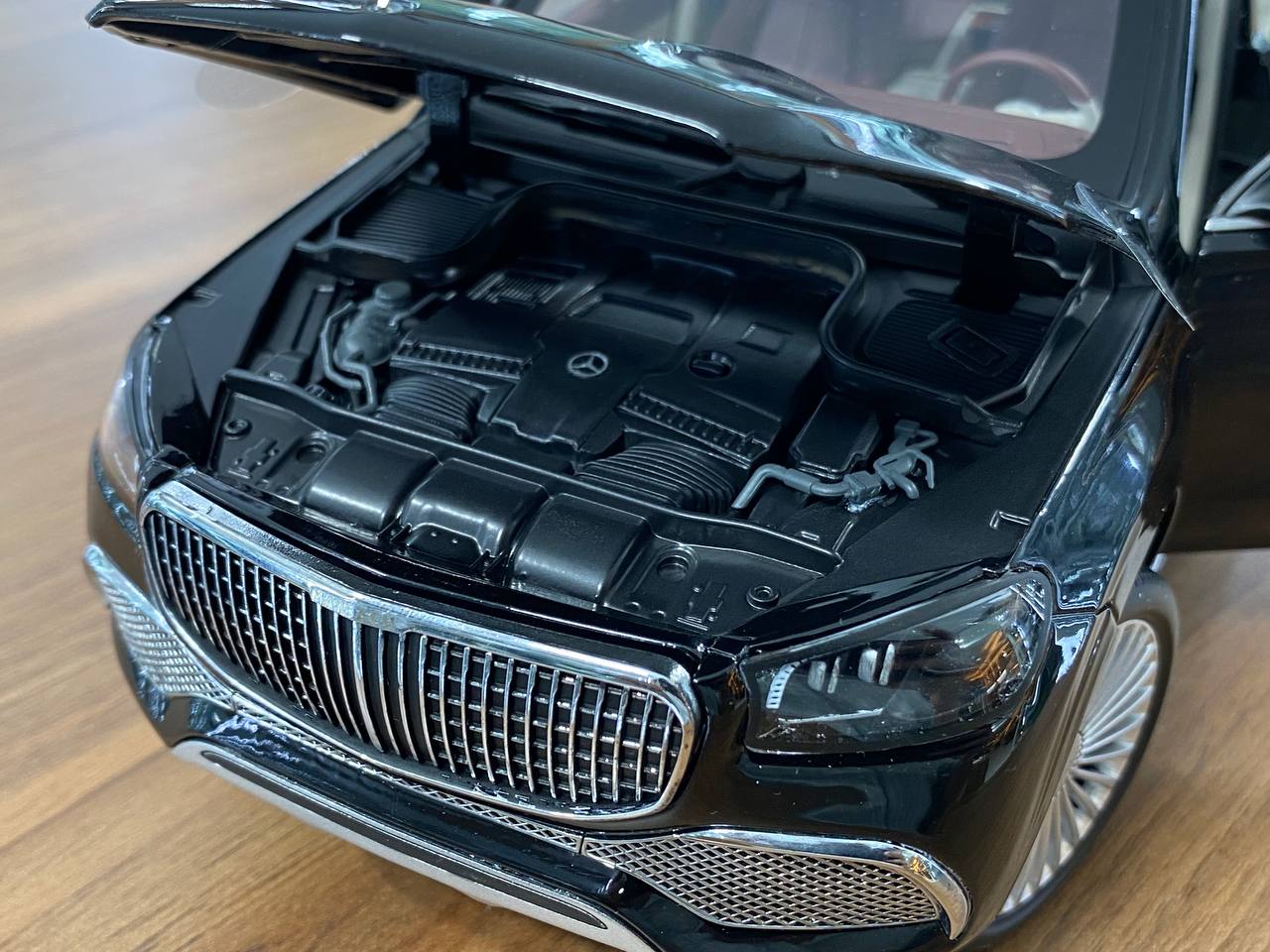 1/18 Diecast Mercedes-Maybach GLS 600 4MATIC Black Paragon Scale Model Car