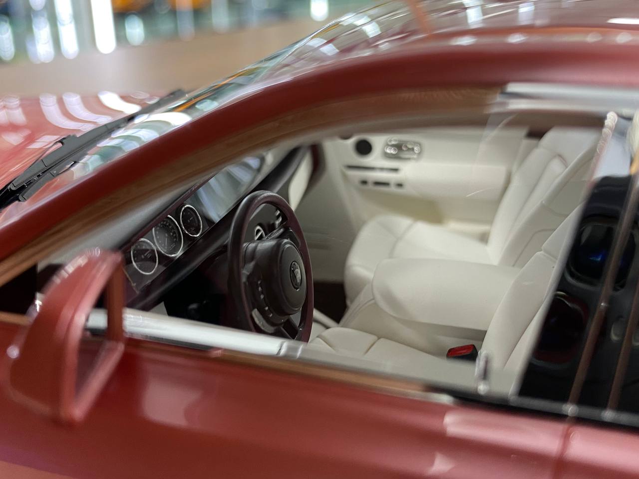 1/18 Resin H&H Rolls Royce Phantom Extended Wheelbase II Rose Gold Ltd.Edn.30 pcs