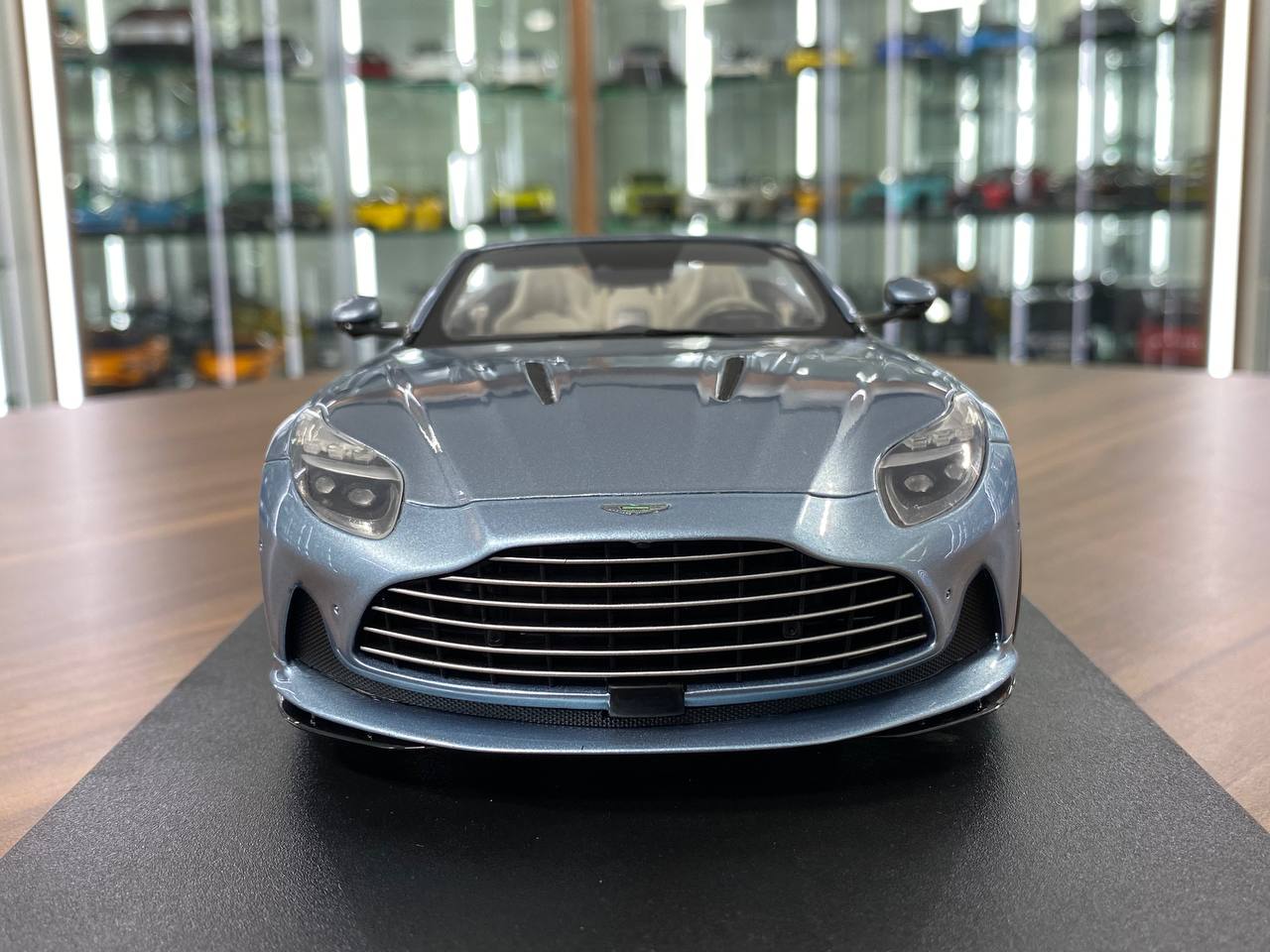 1/18 Resin Model GT Spirit Aston Martin DB12 - Blue / Volante Limited Edition