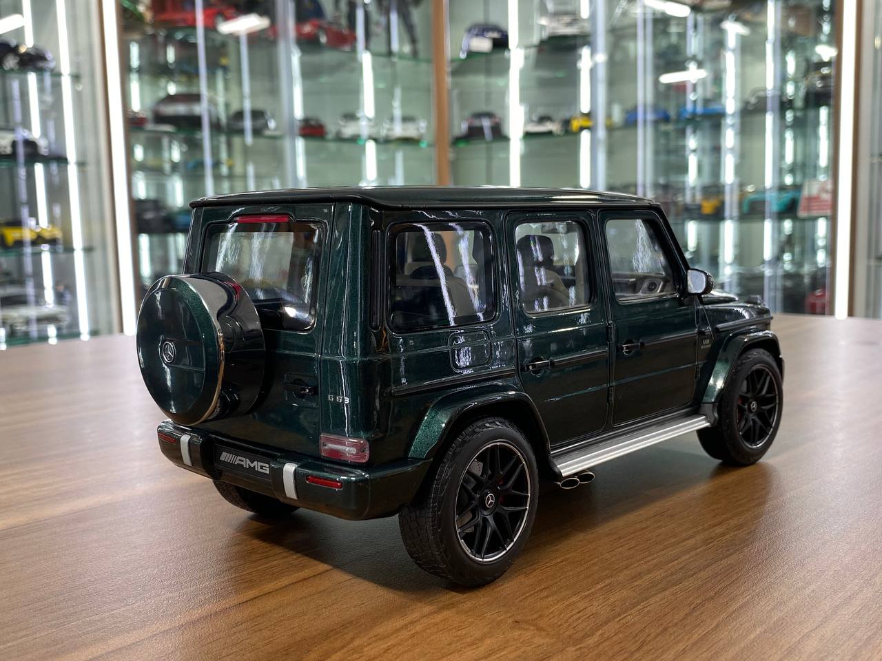 1/18 Diecast Full Opening – MINICHAMPS Mercedes-Benz G 63 (2018) Green Metallic – Limited Edition