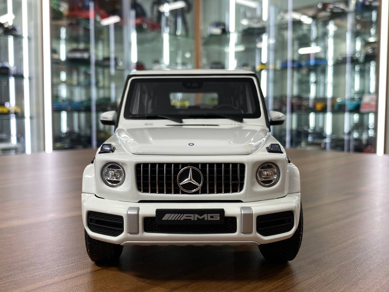 1/18 Mercedes-Benz AMG G-63 2018 Minichamps model car