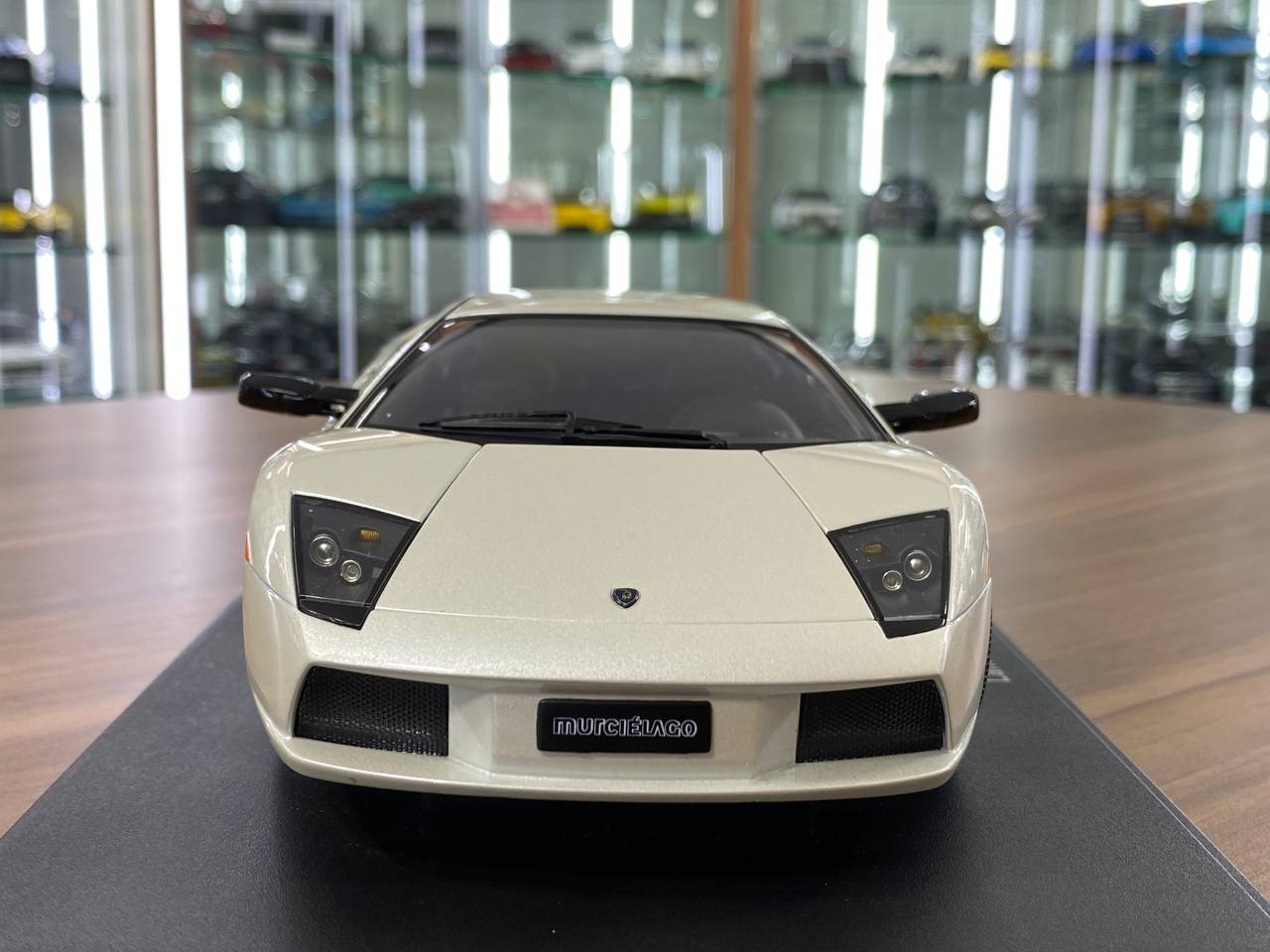1/18 Diecast Lamborghini Murciélago – Balloon White | AUTOart | Full Opening