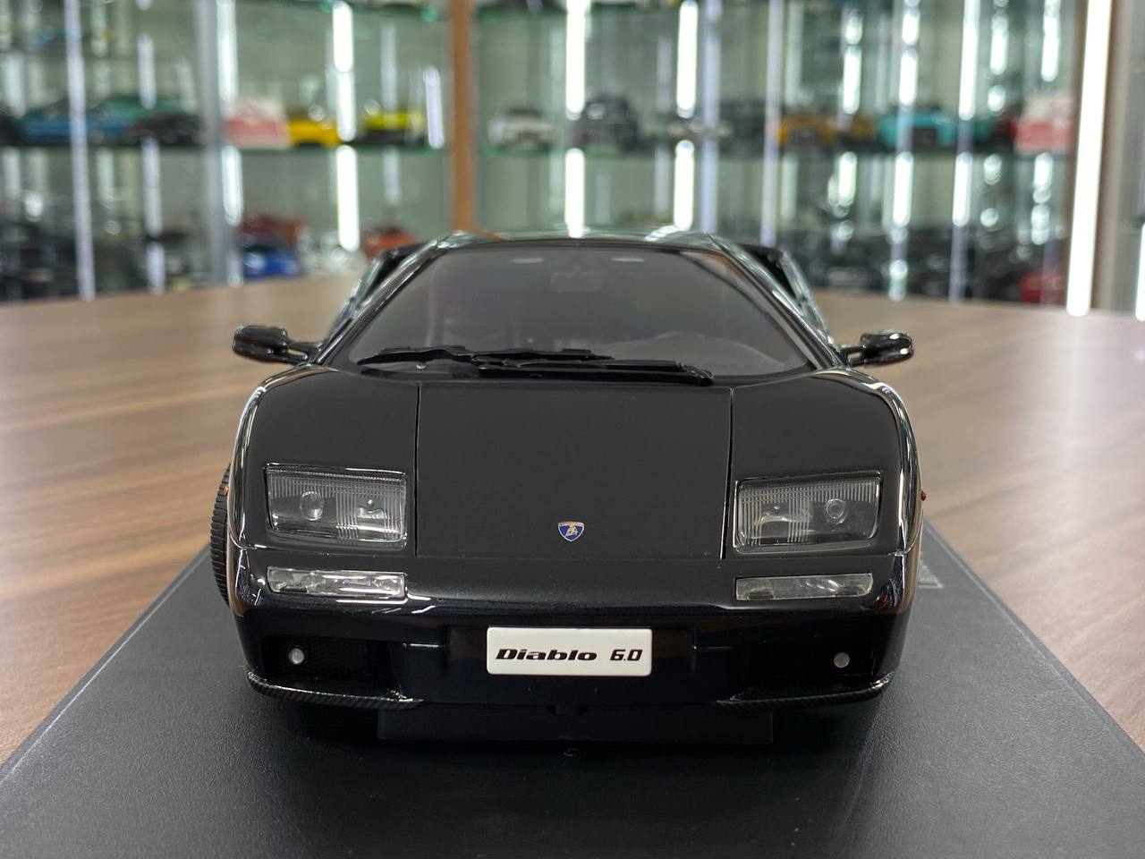 1/18 Diecast Lamborghini Diablo 6.0 – Metallic Black | AUTOart | Full Opening