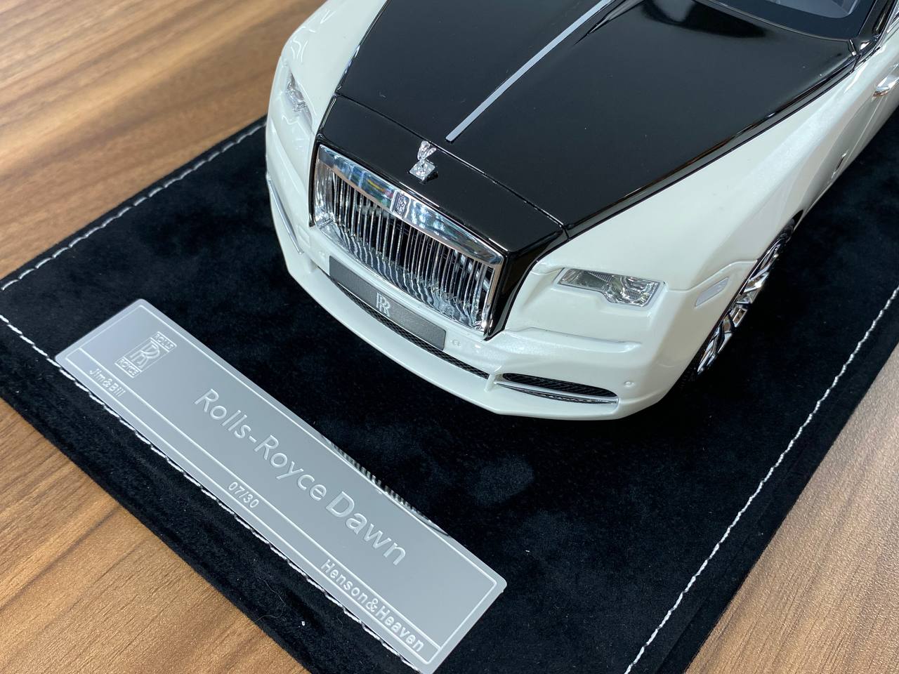 1/18 Resin Model – Rolls Royce Dawn | H&H |Pearl White / Diamond Black