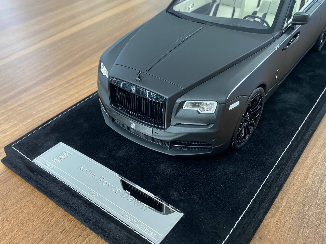 1/18 Resin Model – Rolls Royce Dawn | H&H |Matt Black