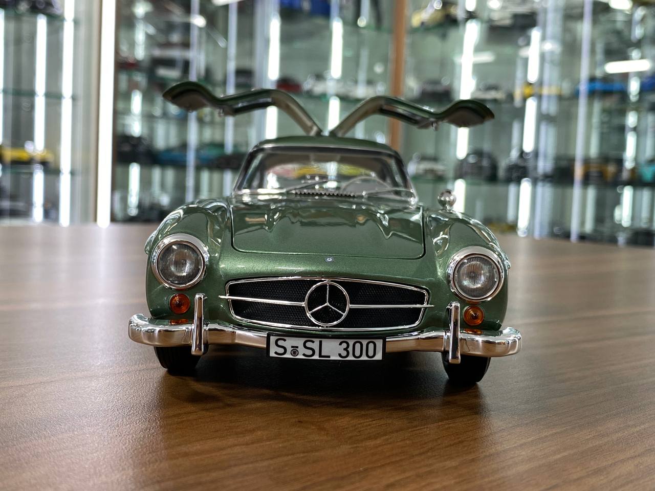 1/18 Diecast Mercedes-Benz 300SL Green Norev Scale Model Car